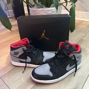 Air Jordan 1 Mid 'Bred Shadow' Sz 10.5 Like NEW